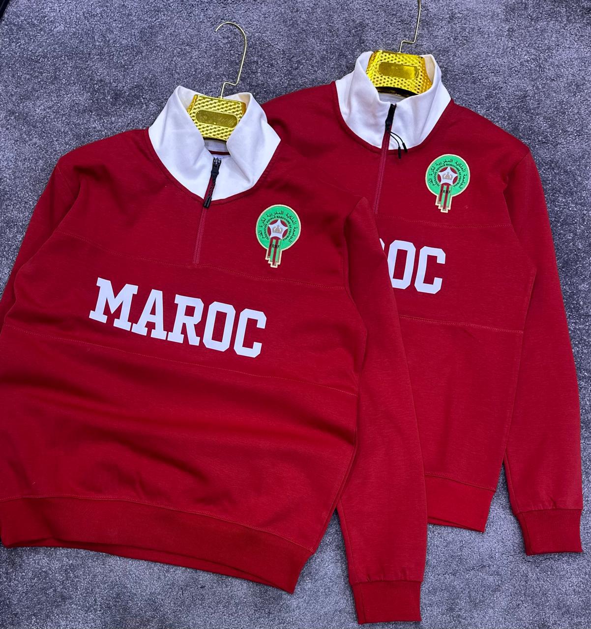 قمصان رياضية بألوان مميزة وشعار المنتخب المغربي: تصاميم تجمع بين الأناقة والدعم الرياضي