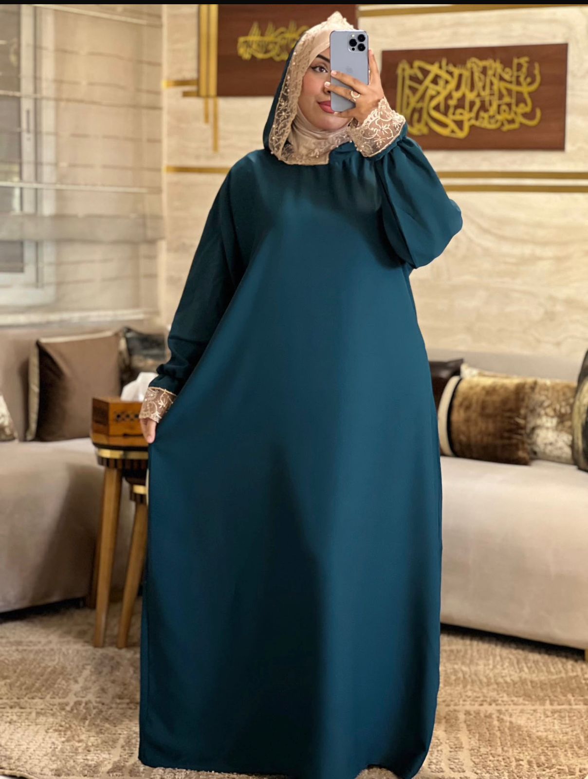 عباية مصممة بجودة عالية لتمنحكِ الراحة والأناقة في كل لحظة. مثالية للصلاة أو للخروج