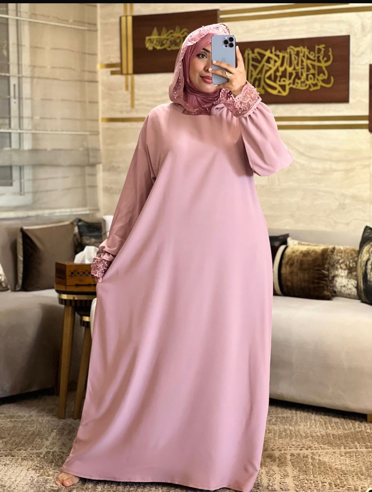 عباية مصممة بجودة عالية لتمنحكِ الراحة والأناقة في كل لحظة. مثالية للصلاة أو للخروج