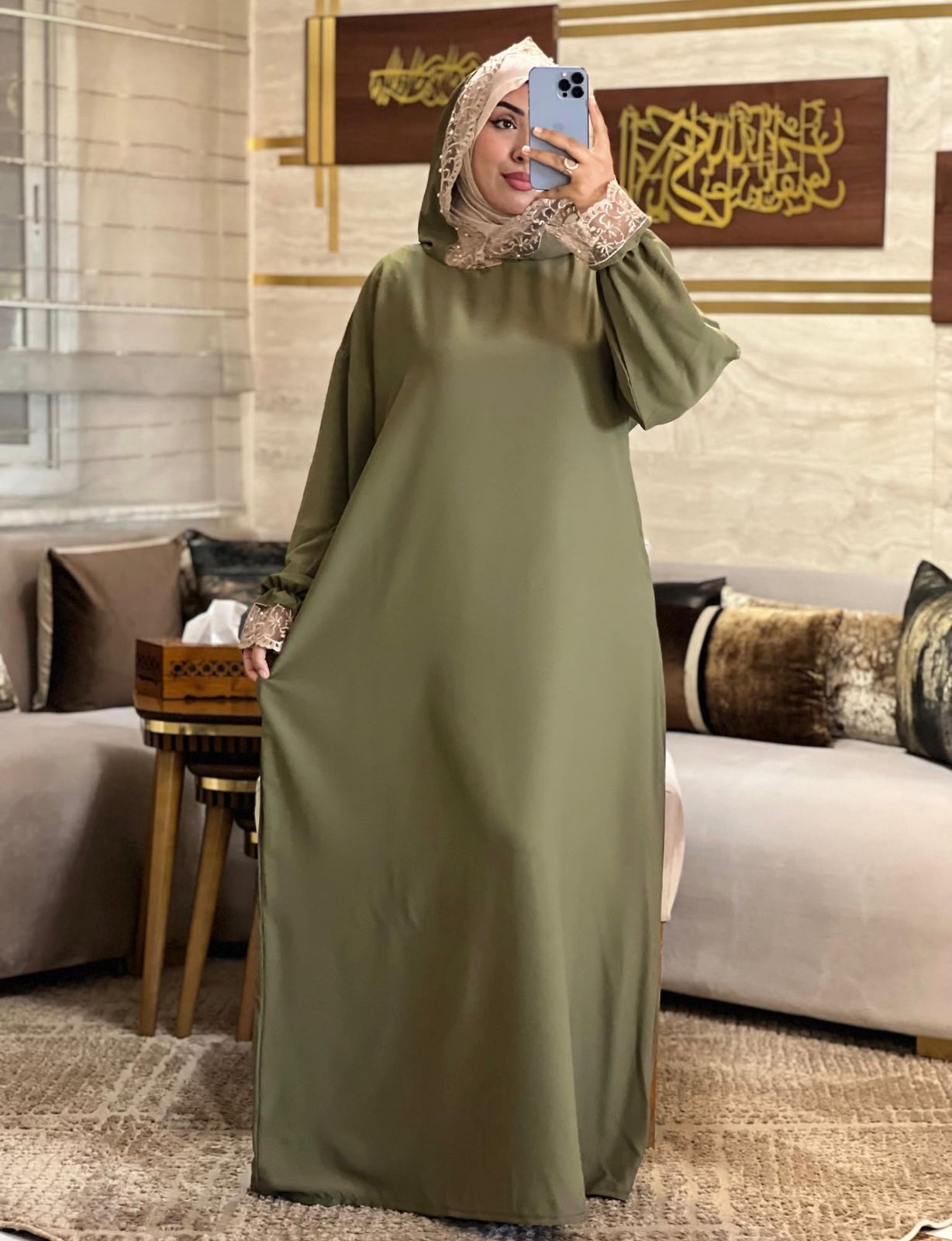 عباية مصممة بجودة عالية لتمنحكِ الراحة والأناقة في كل لحظة. مثالية للصلاة أو للخروج